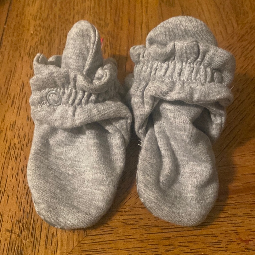 Zutano light grey adjustable booties